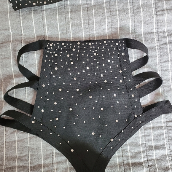 Fashion nova strapy two piece (1) - Picture 2 of 7